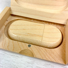 Load image into Gallery viewer, Personalised Wooden USB Flash Drive With Presentation Box, Graduation Day
