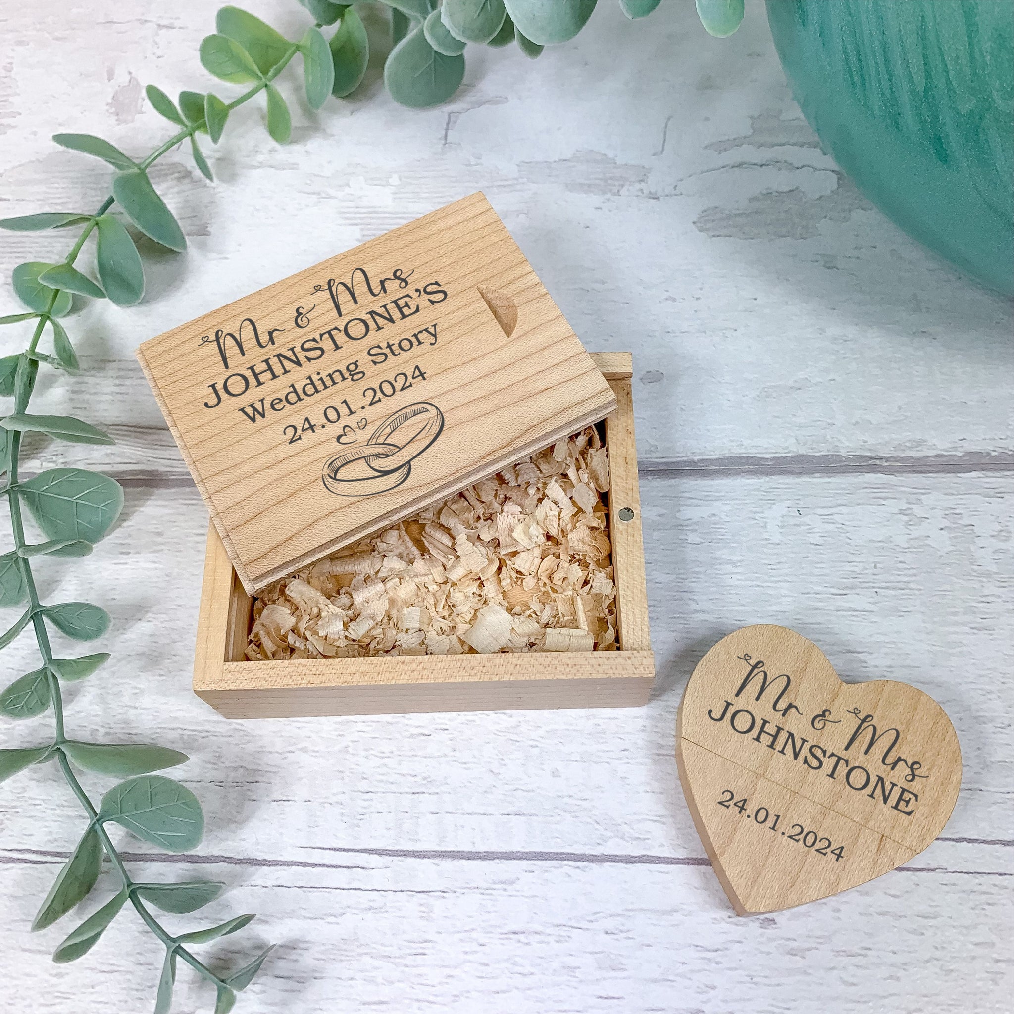 Set of 5, Personalized Gift, Wedding Gift, Laser Engraved, USB Flash Drive, USB Box, outlet Wooden USB, Wood Box, Keepsake Box, Bridal Shower